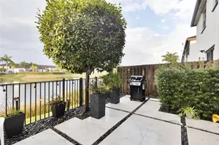 9015 NW 183rd St, Hialeah, FL 33018 - Photo 32