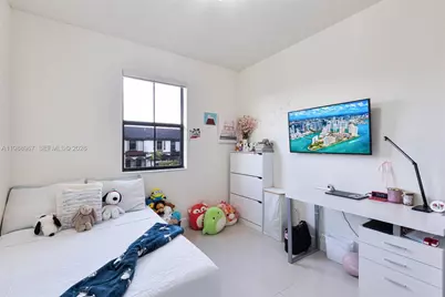 9015 NW 183rd St, Hialeah, FL 33018 - Photo 24