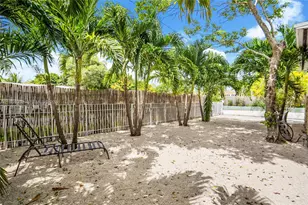 113 SW 2nd St, Hallandale Beach, FL 33009 - Photo 24
