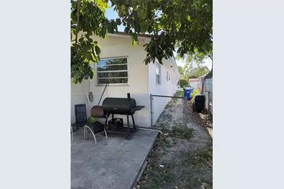 15961 NE 18th Pl, North Miami Beach, FL 33162 - Photo 10