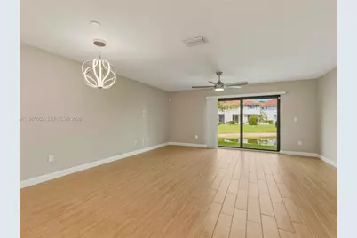 6011 Woods Edge Cir #6011, Riviera Beach, FL 33410 - Photo 14