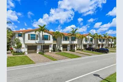 6011 Woods Edge Cir #6011, Riviera Beach, FL 33410 - Photo 4