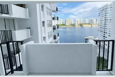 2750 NE 183rd St #1201, Aventura, FL 33160 - Photo 2