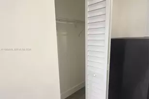 19541 NW 57th Ct, Hialeah, FL 33015 - Photo 6