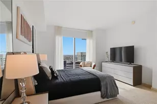 88 SW 7th St, Miami, FL 33131 - Photo 16