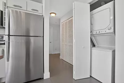 7700 Collins Ave #1, Miami Beach, FL 33141 - Photo 6