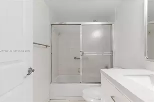 13250 SW 4th Ct, Pembroke Pines, FL 33027 - Photo 10