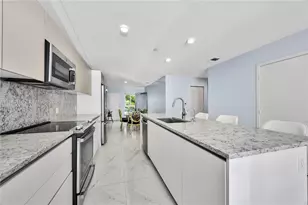 2555 NE 193rd St, Miami, FL 33180 - Photo 6