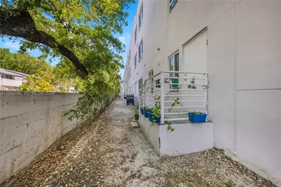 2555 NE 193rd St #2122, Miami, FL 33180 - Photo 26