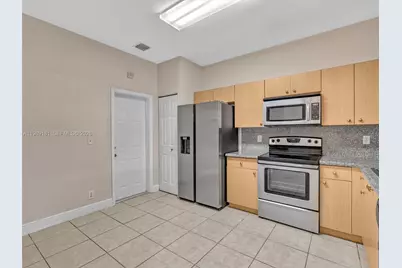 4126 Forest Dr, Weston, FL 33332 - Photo 4