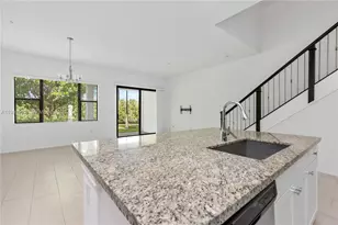 11524 SW 16th St, Pembroke Pines, FL 33025 - Photo 2