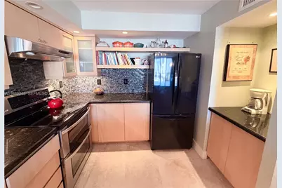 1800 Collins Ave #9E, Miami Beach, FL 33139 - Photo 6