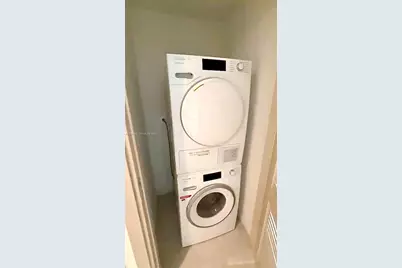 1000 Brickell Plz #2008, Miami, FL 33131 - Photo 8