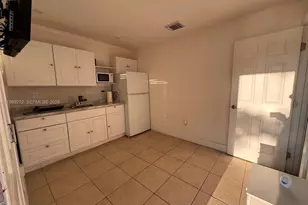 842 SW 89th Ave, Miami, FL 33174 - Photo 2