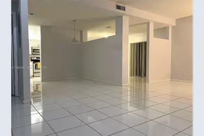 543 Racquet Club Rd #33, Weston, FL 33326 - Photo 4