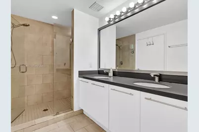 90 SW 3rd St #2013, Miami, FL 33130 - Photo 20