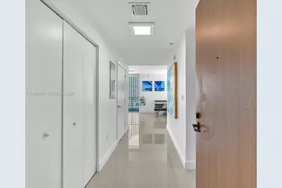90 SW 3rd St #2013, Miami, FL 33130 - Photo 8