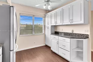 800 SW 125th Way, Pembroke Pines, FL 33027 - Photo 8