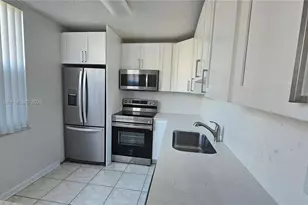 9480 Tangerine Pl, Davie, FL 33324 - Photo 4