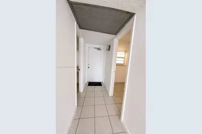 9330 Lagoon Pl #201, Davie, FL 33324 - Photo 4