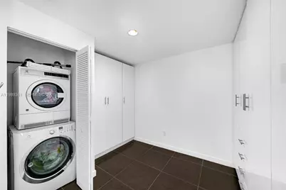 300 S Biscayne Blvd #L-410, Miami, FL 33131 - Photo 24