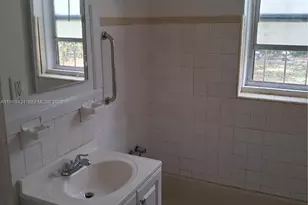 1043 NE 114th St, Biscayne Park, FL 33161 - Photo 4