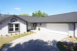 563 Presque Isle Dr, Port Charlotte, FL 33954 - Photo 4