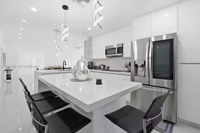 2570 SE 7th Pl, Homestead, FL 33033 - Photo 14