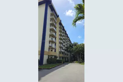 4550 NW 9th St #505E, Miami, FL 33126 - Photo 2