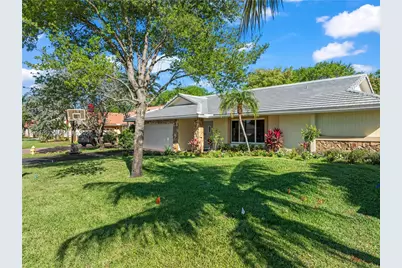 10823 NW 7th St, Coral Springs, FL 33071 - Photo 2