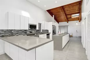 2619 S Parkview Dr, Hallandale Beach, FL 33009 - Photo 2