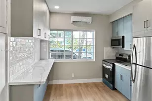 830 10th St, Miami Beach, FL 33139 - Photo 2