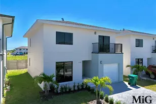 1374 NW 1st St, Florida City, FL 33034 - Photo 2