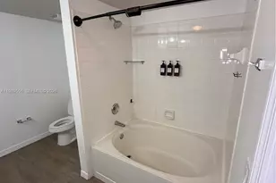 11650 SW 2nd St, Pembroke Pines, FL 33025 - Photo 24