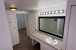 11650 SW 2nd St, Pembroke Pines, FL 33025 - Photo 32