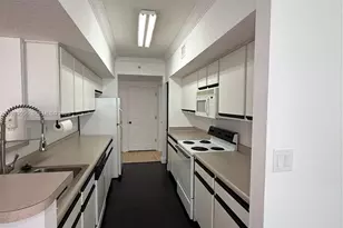 11650 SW 2nd St, Pembroke Pines, FL 33025 - Photo 16