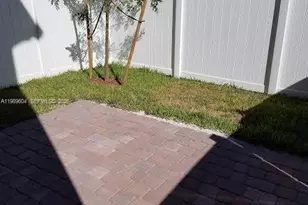 9205 W 33rd Way, Hialeah, FL 33018 - Photo 30