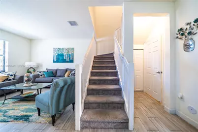 10565 W 34th Ct, Hialeah, FL 33018 - Photo 12