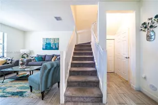 10565 W 34th Ct, Hialeah, FL 33018 - Photo 12