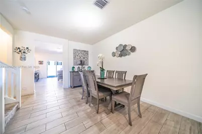 10565 W 34th Ct, Hialeah, FL 33018 - Photo 6