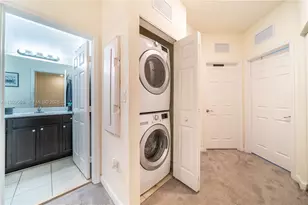 10565 W 34th Ct, Hialeah, FL 33018 - Photo 18