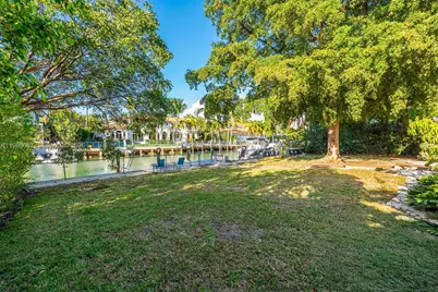 221 Knollwood Dr, Key Biscayne, FL 33149 - Photo 24