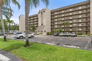 3150 W Rolling Hills Cir, Davie, FL 33328 - Photo 2