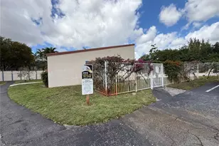 2381 SW 70th Ave, Davie, FL 33317 - Photo 32