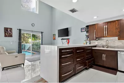 12289 NW 1st St, Plantation, FL 33325 - Photo 8