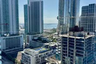 20 NE 11th St, Miami, FL 33132 - Photo 2