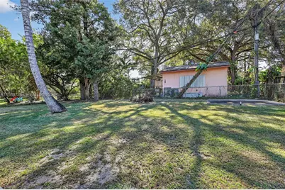 870 NE 144th St, North Miami, FL 33161 - Photo 20