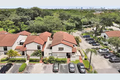 337 Ives Dairy Rd #12, Miami, FL 33179 - Photo 2