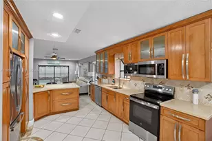 11501 SW 9th Ct, Pembroke Pines, FL 33025 - Photo 16