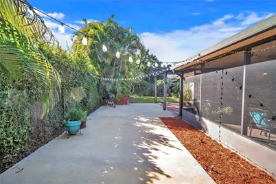 9300 NW 32nd Mnr, Sunrise, FL 33351 - Photo 18